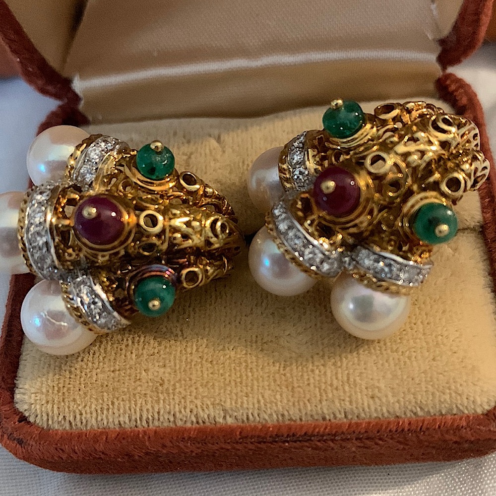 18kt authentic by the jewelry shop